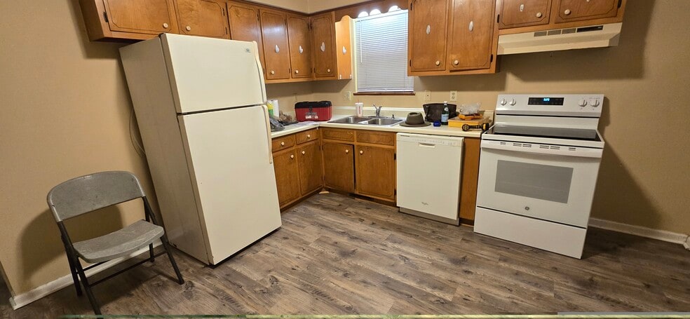 kitchen area - 103 N Roosevelt St