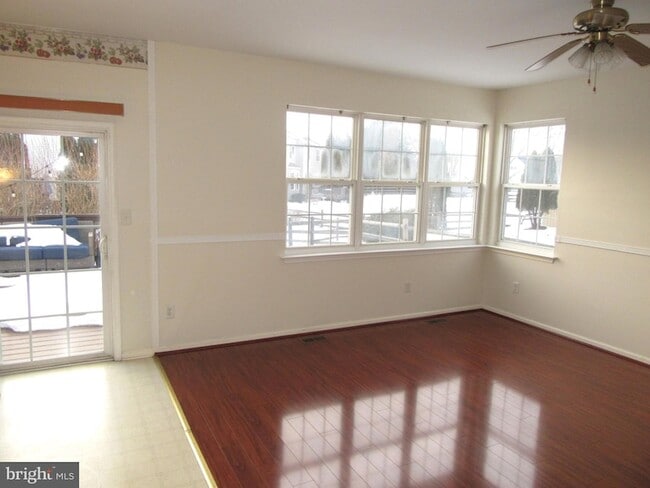 Building Photo - 136 Clear Creek Dr