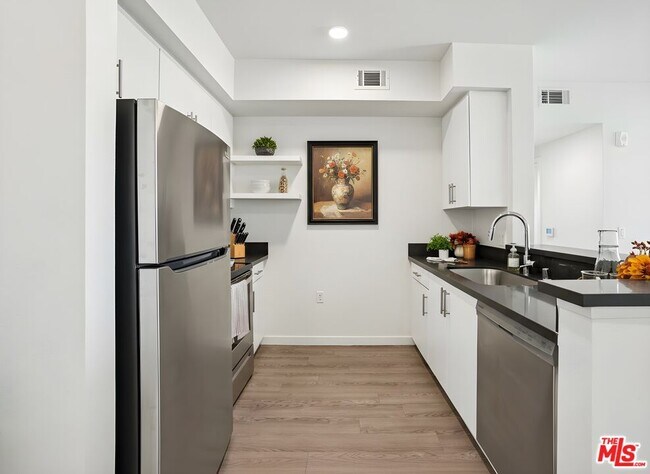 Building Photo - 3518 Chesapeake Ave