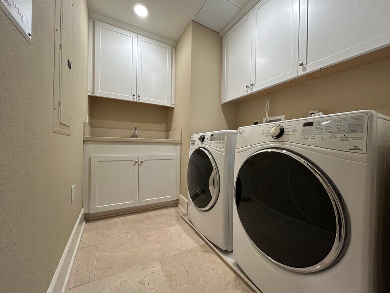 Building Photo - 23500 Park Sorrento