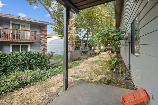 Building Photo - 5660 SW 180th Ave