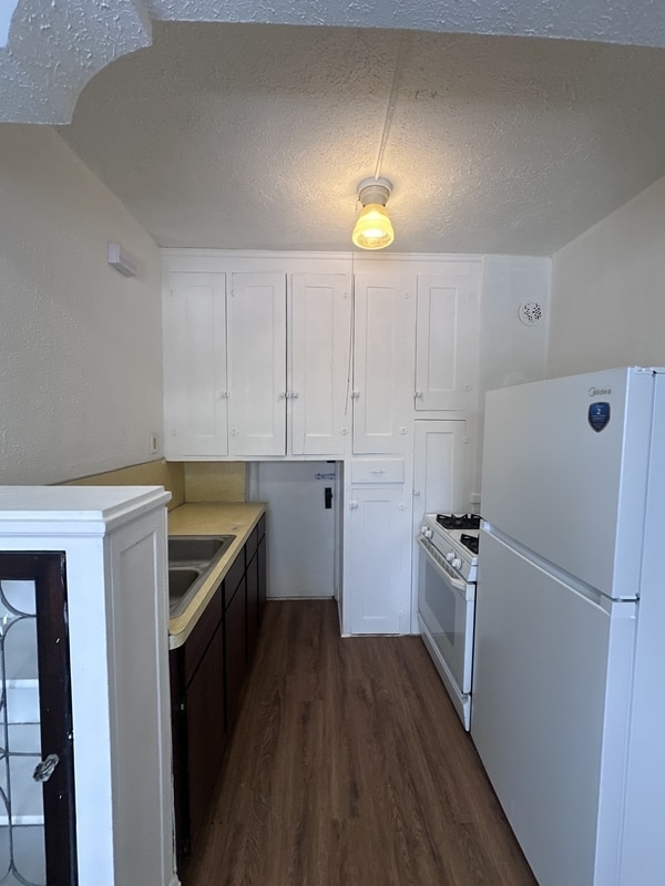 Building Photo - 1442 W 101st St