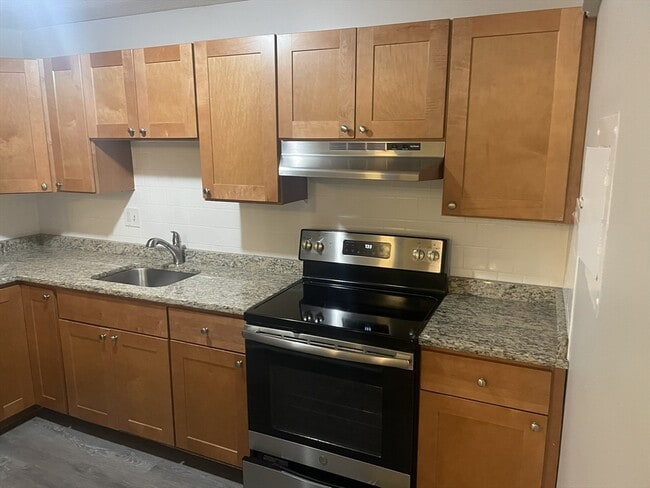 Building Photo - 55 Elmwood Park