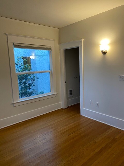 bedroom 1 w/bath - 2333 Boylston Ave E