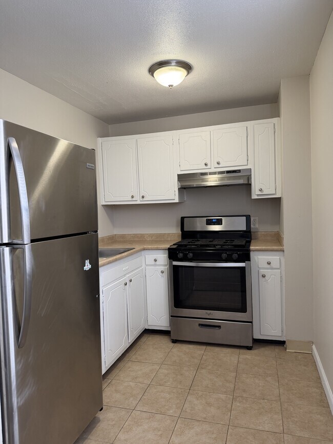 Building Photo - 967 Asylum Ave