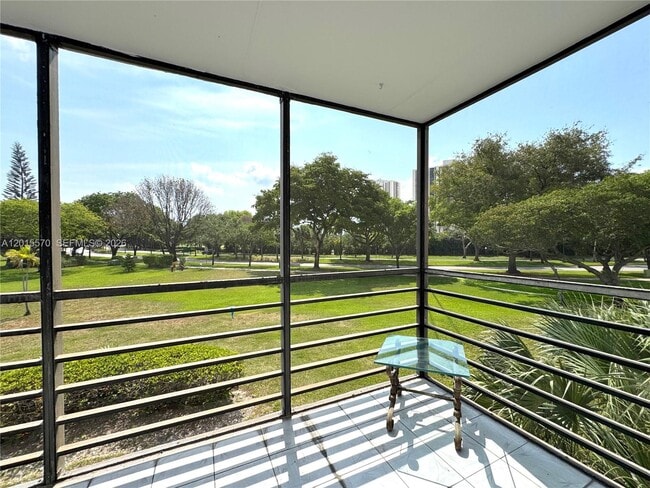 Building Photo - 20400 W Country Club Dr