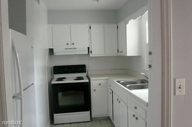 Building Photo - 916 McAlway Rd