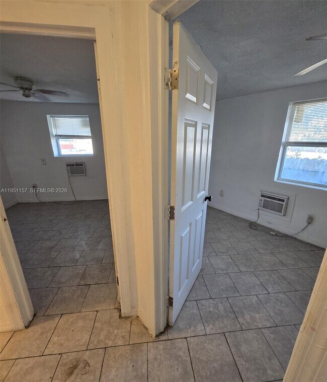 Building Photo - 1189 N Tamiami Trl