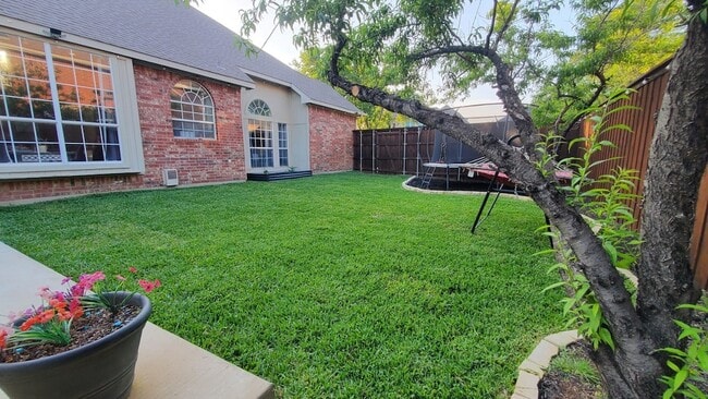 Building Photo - 2416 McCarran Dr