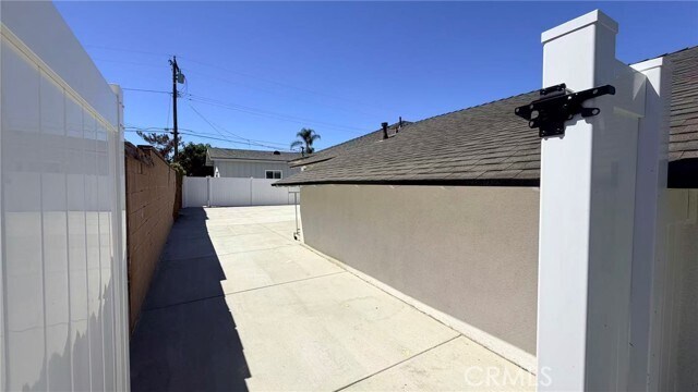 Building Photo - 1704 E Vine Ave