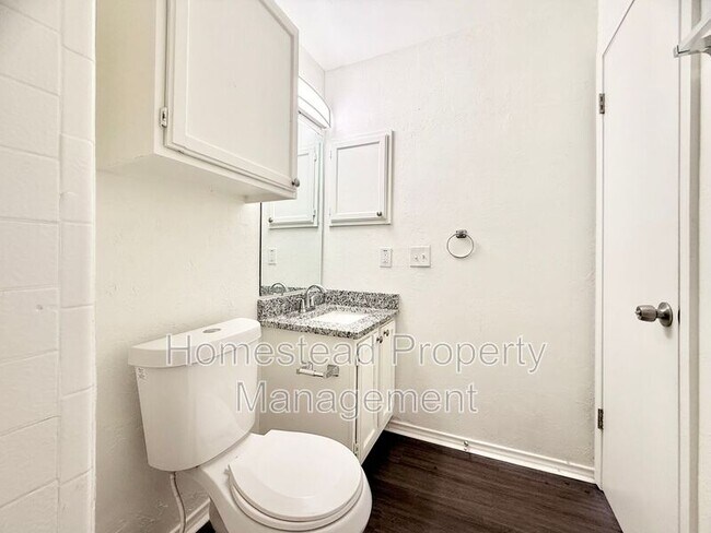 Building Photo - 10020 S Clegern St