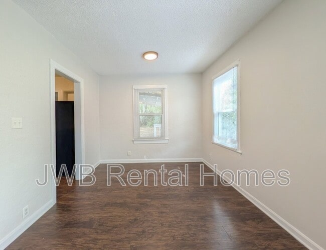 Building Photo - 217 E 48th St