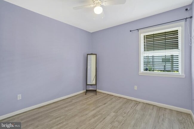 Building Photo - 728 Carson Ave