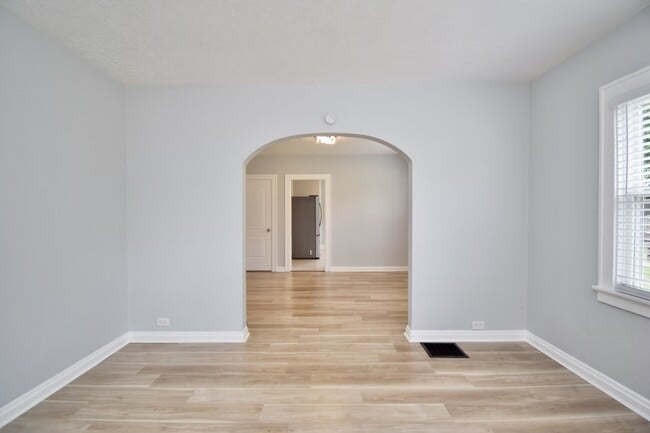 Building Photo - 1701 Sundale Ave