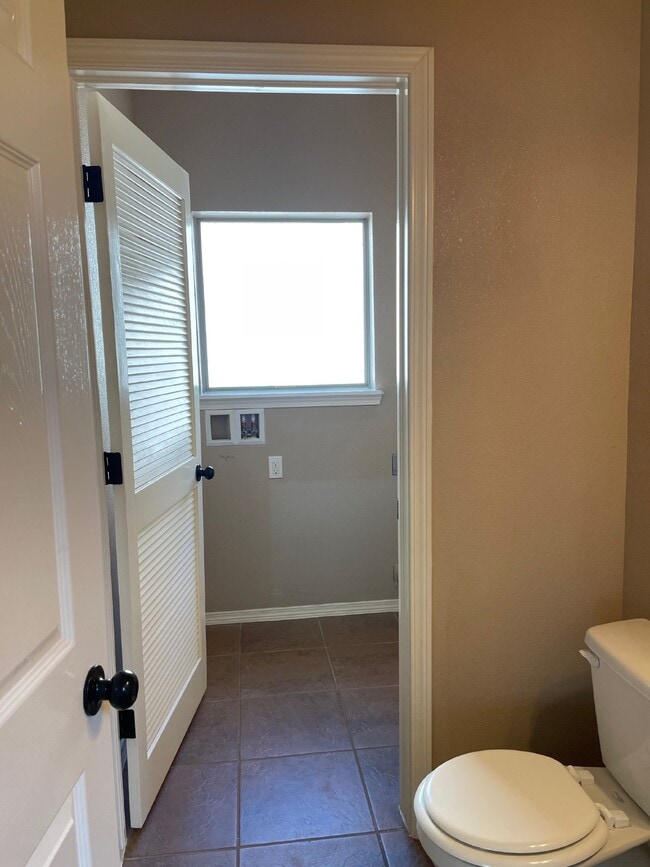 Building Photo - 12960 Cozy Cove Ave