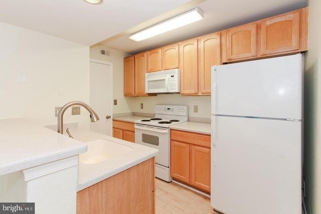 Building Photo - 3916 Penderview Dr