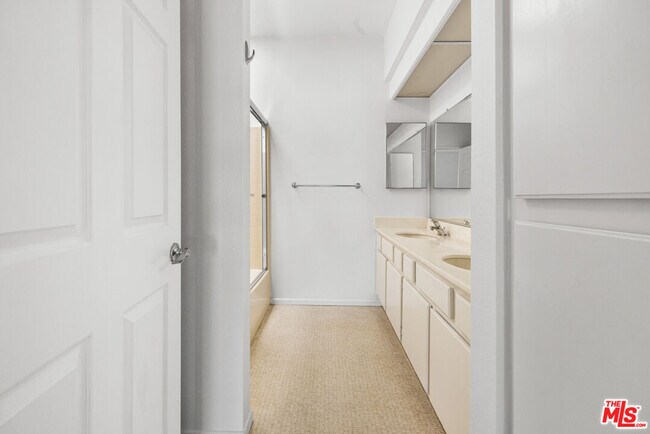 Building Photo - 12621 Washington Pl