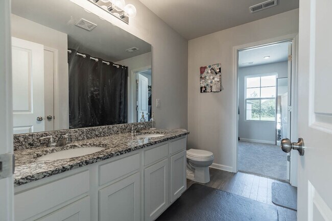 Building Photo - 312 Smt Crk Dr