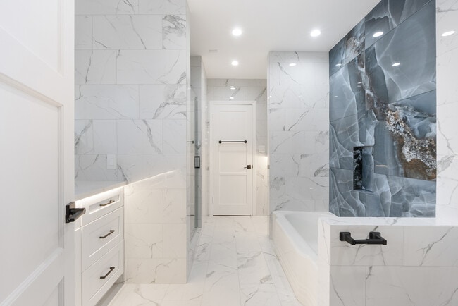 Building Photo - 1429 Ellsmere Ave