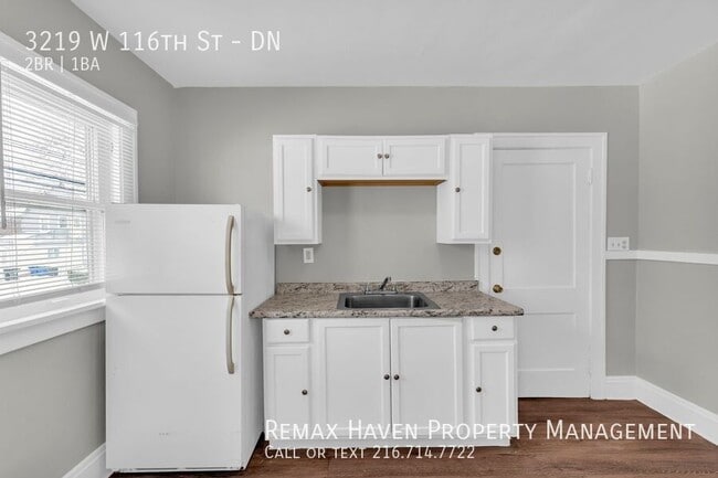 Building Photo - 3219 W 116th St