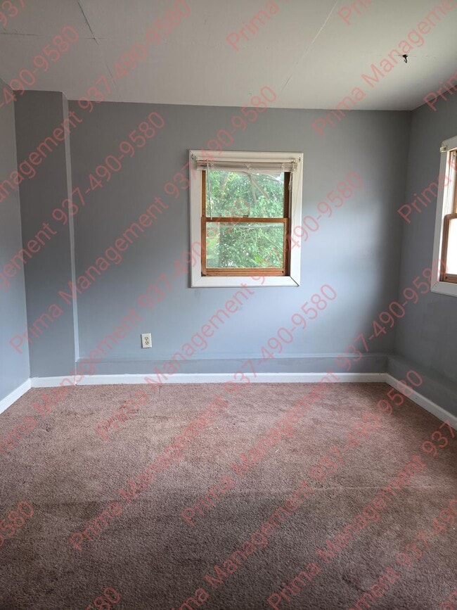 Building Photo - Quaint 3 bed 1 bath house with AC & everyt...