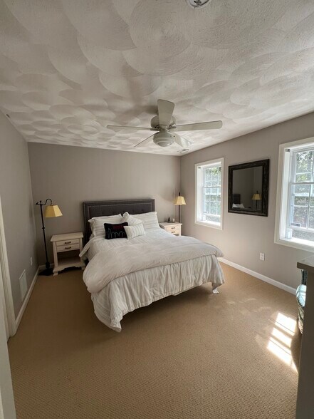 Building Photo - 5 Fawn Ln