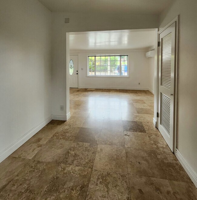 Building Photo - 1208 Lincoln Avenue