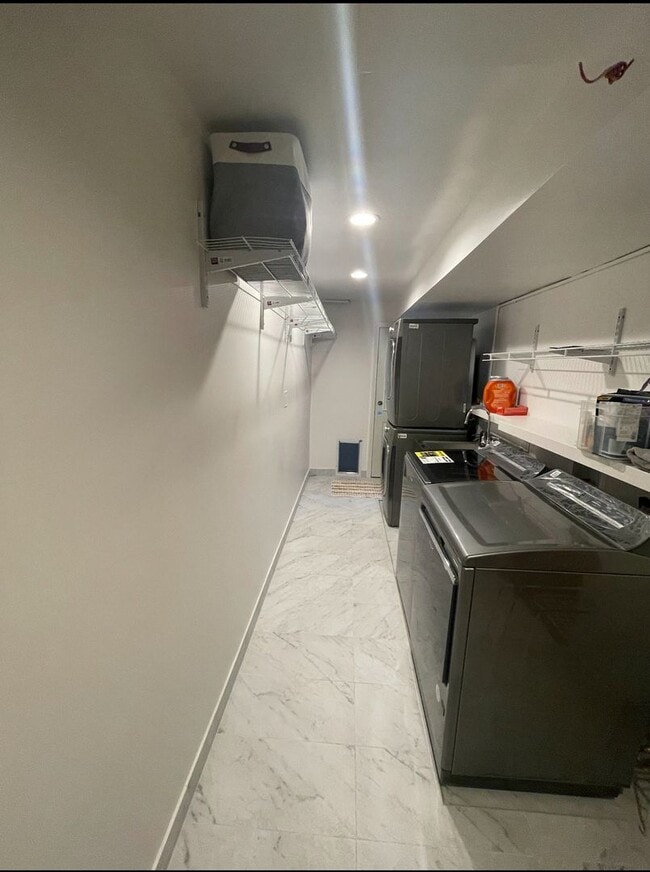 Building Photo - Remodeled 1-Bedroom ADU with All Utilities Included in Pacoima!