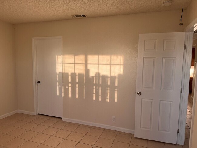 Building Photo - 13584 Yakima Rd