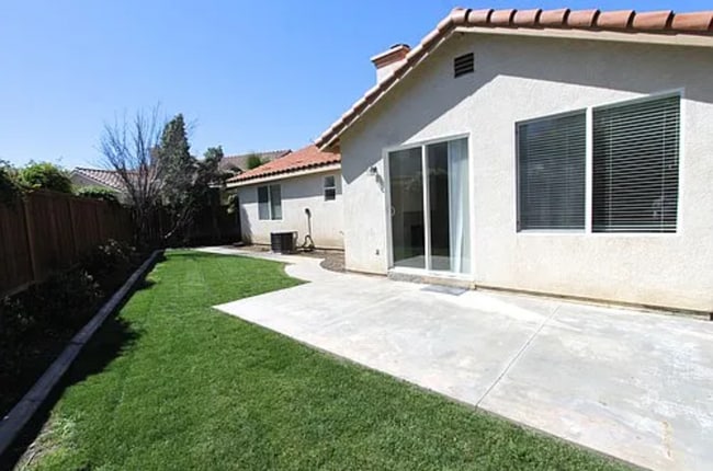 Building Photo - 40269 Miklich Dr