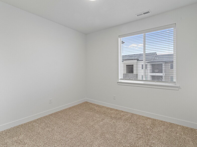 Building Photo - 13537 Commodus Dr