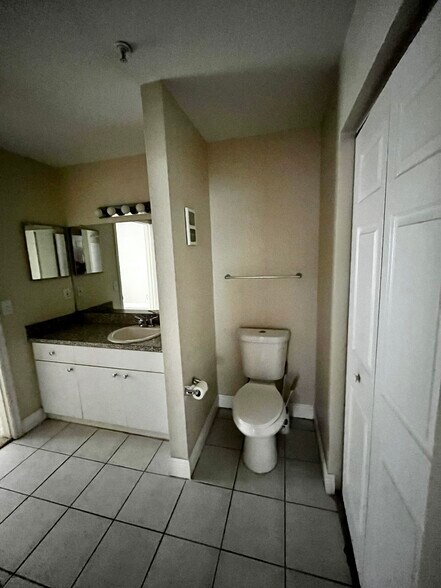 Guest bath - 6408 Raleigh St