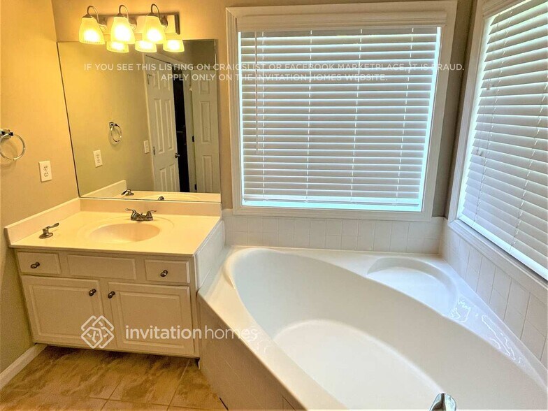 Building Photo - 521 Oak Vista Ct