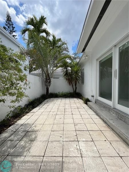 Building Photo - 2356 SW 16th Ave