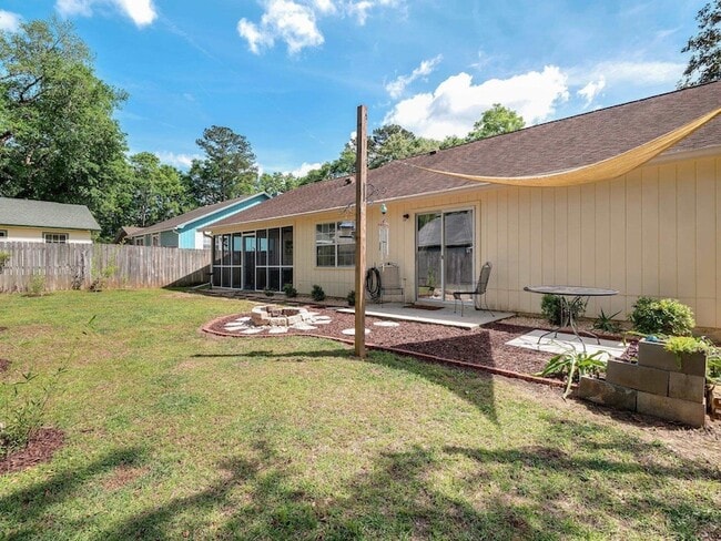 Building Photo - 1572 Cinnamon Bear Cir