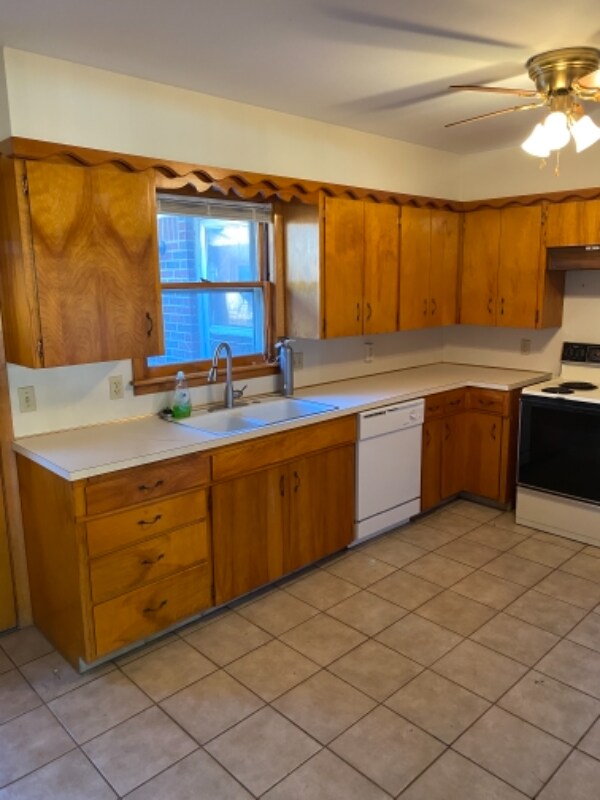 Building Photo - 3241 W 15th St N