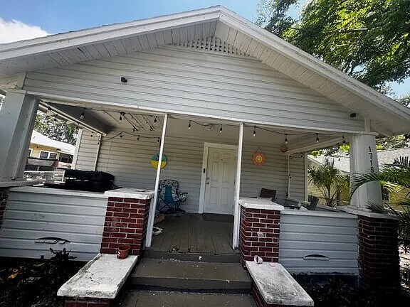 Building Photo - 1718 4th Ave E