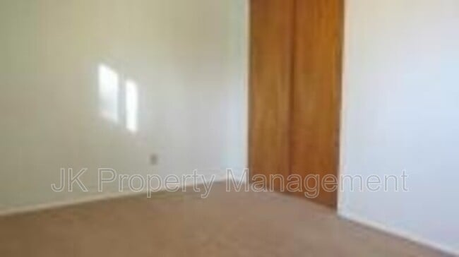 Building Photo - 1322 1st Ave NW