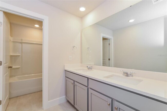 Building Photo - 317 Pine St