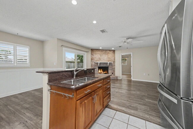 Building Photo - 6 Pinehurst Dr