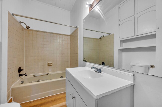 Building Photo - 415 19th St N