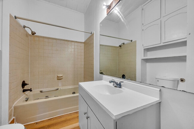 Building Photo - 415 19th St S