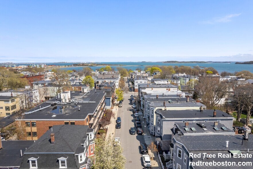 Building Photo - 880 E 4th St