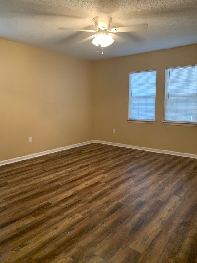 Building Photo - 131 Cherokee Cir