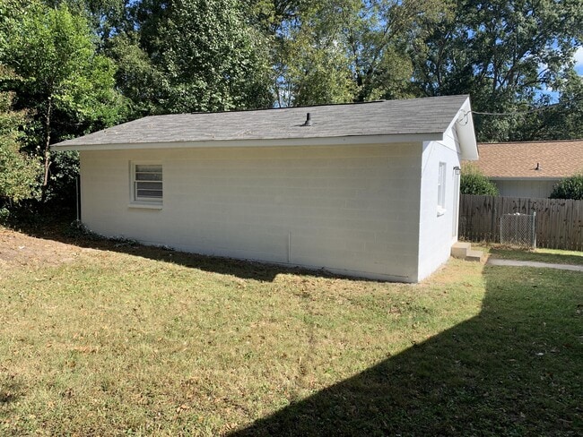 Building Photo - 247 Sherwood Dr