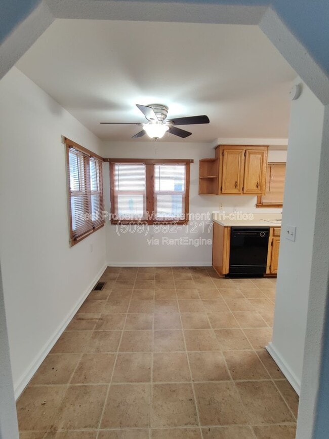 Building Photo - 729 S Fir St