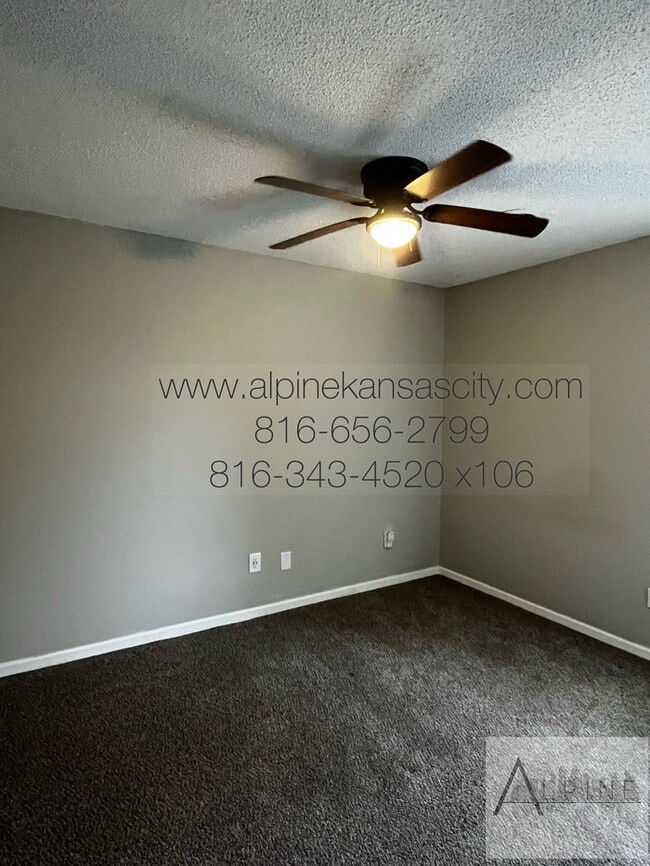 Building Photo - Spacious, Garage! Great Location!