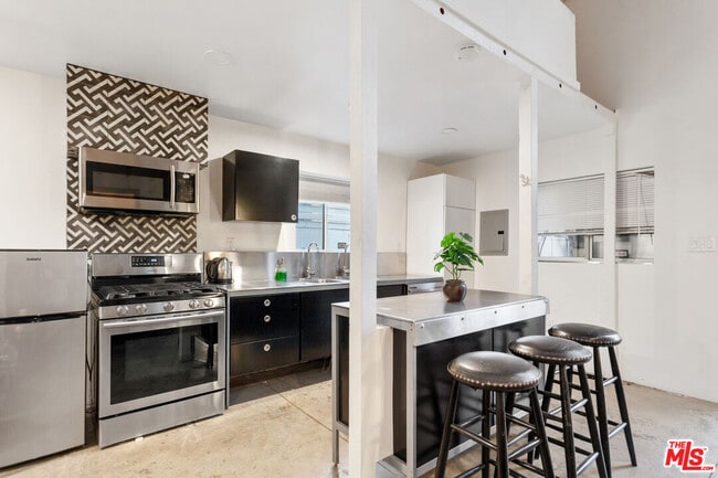 Building Photo - 1147 Wilcox Pl