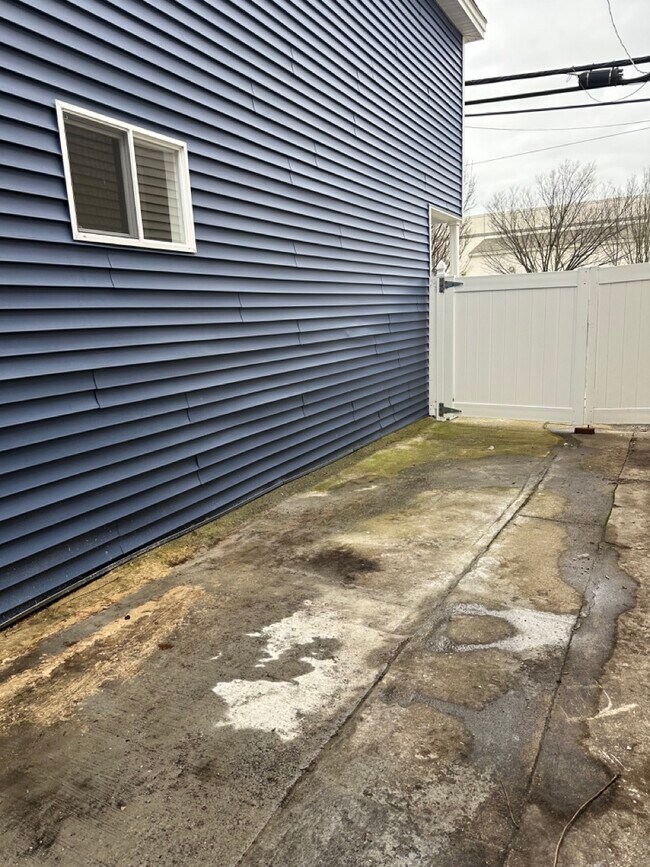 Building Photo - 107 N Ohio Ave