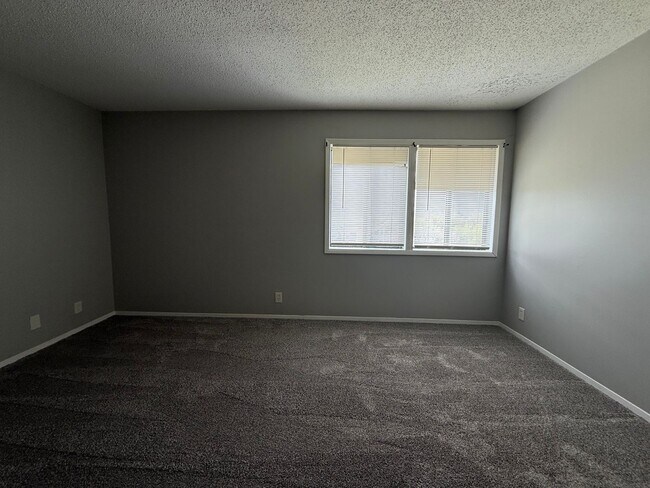 Building Photo - Cute and Convenient  South Nashville Townhouse near BNA and Woodbine - Renovated